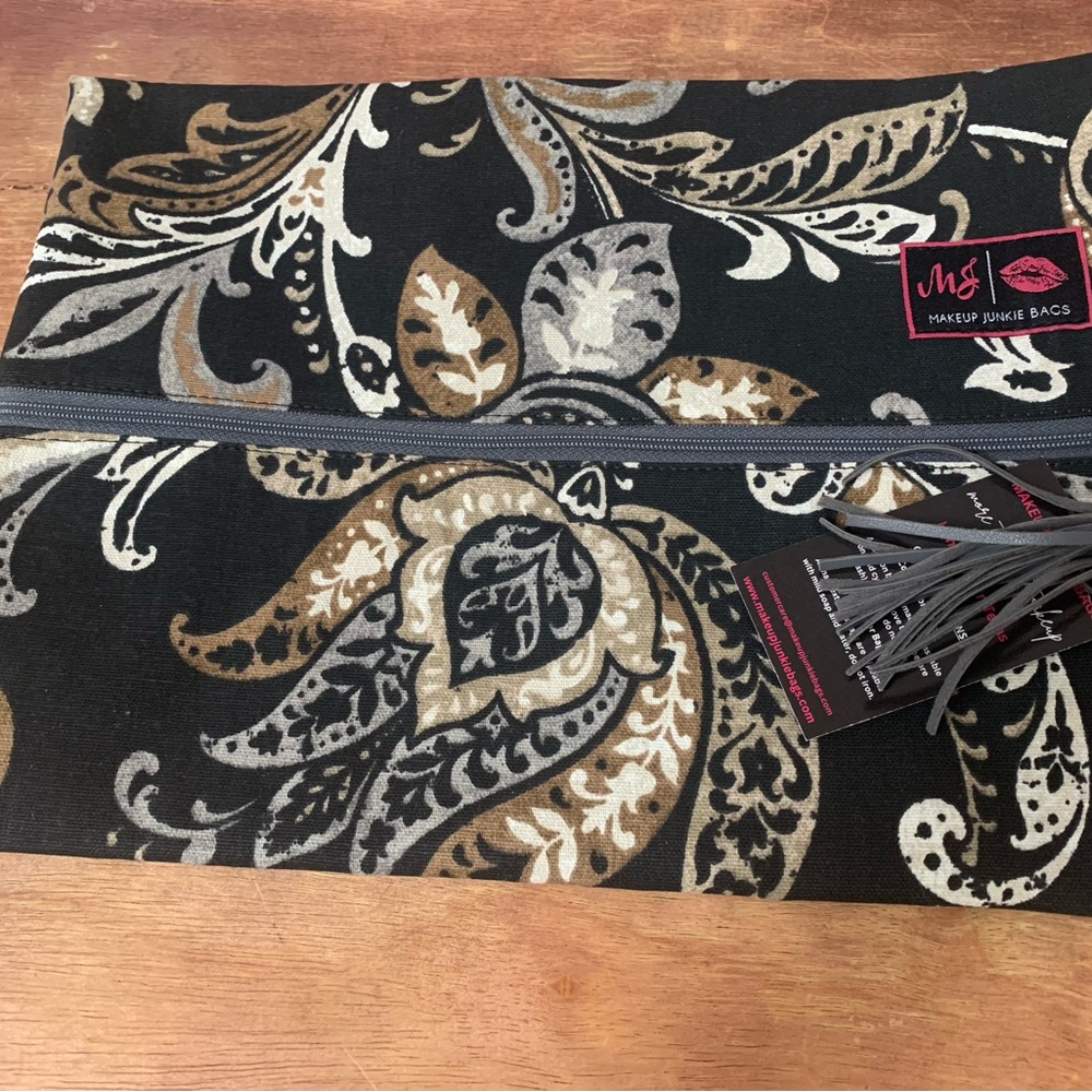 Makeup Junkie large bag-any purchase today comes with free gift from me! 😊